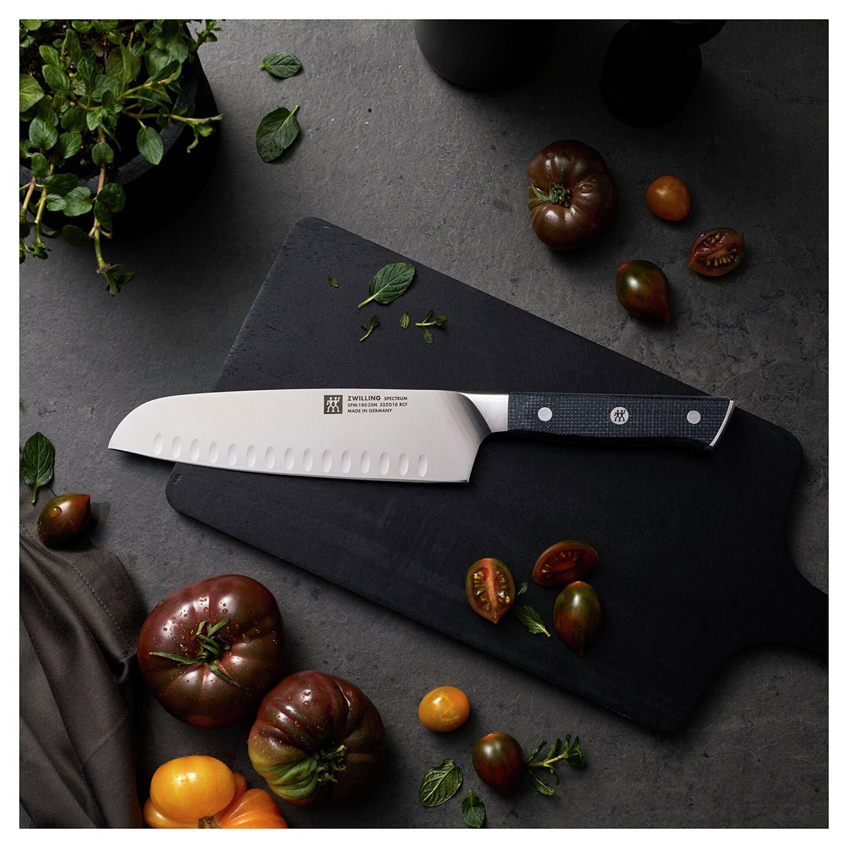 18cm Grønnsakskniv (Santoku), RCF Stål med Dimple - ZWILLING SPECTRUM - KNIVER - Me & Max AS