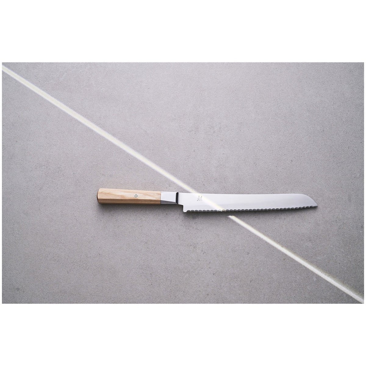 23cm Brødkniv, FC61 stål - MIYABI KOKOYA 4000FCv2 - KNIVER - Me & Max AS