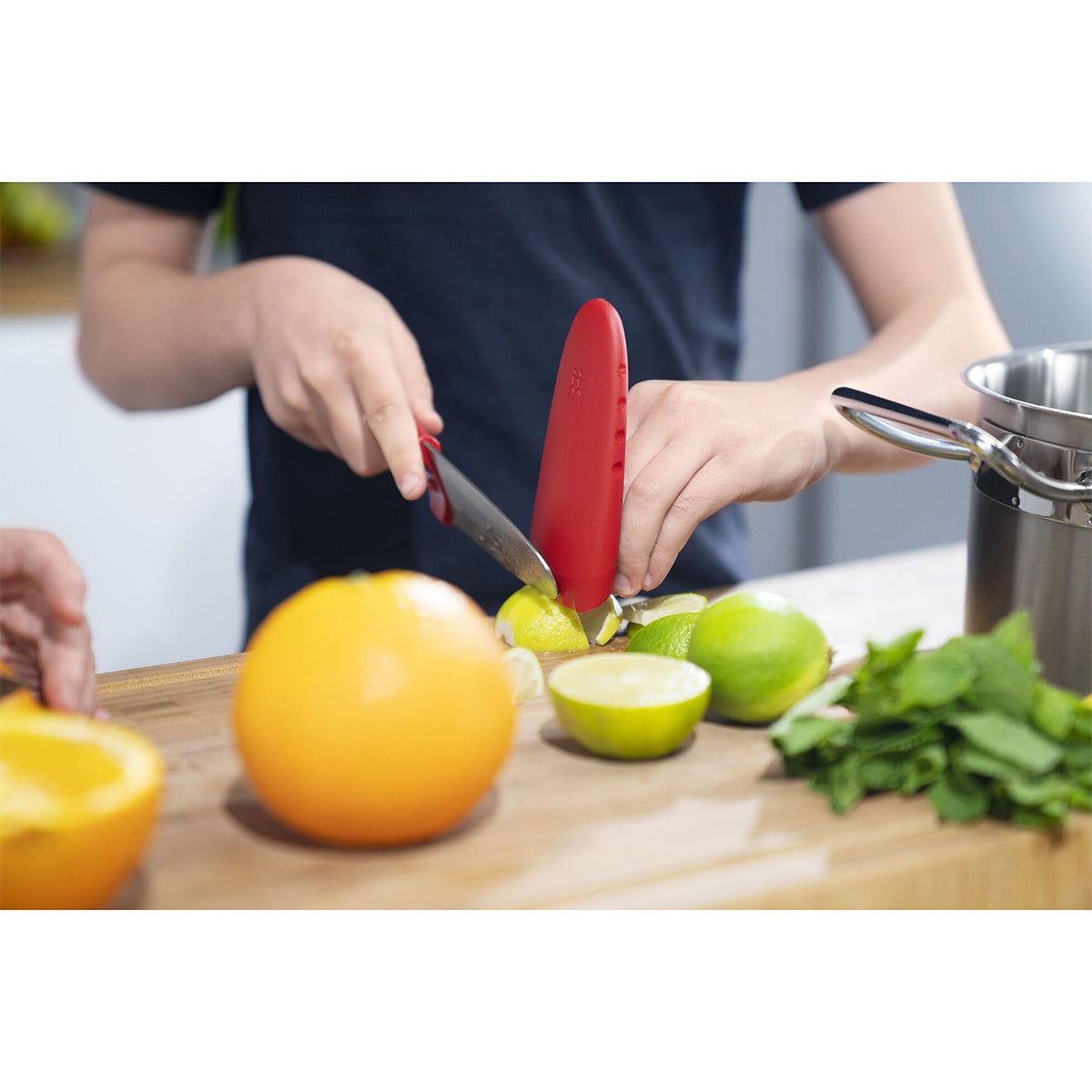 10cm Barnekniv, santoku, rød - ZWILLING TWINNY - KNIVER - Me & Max AS