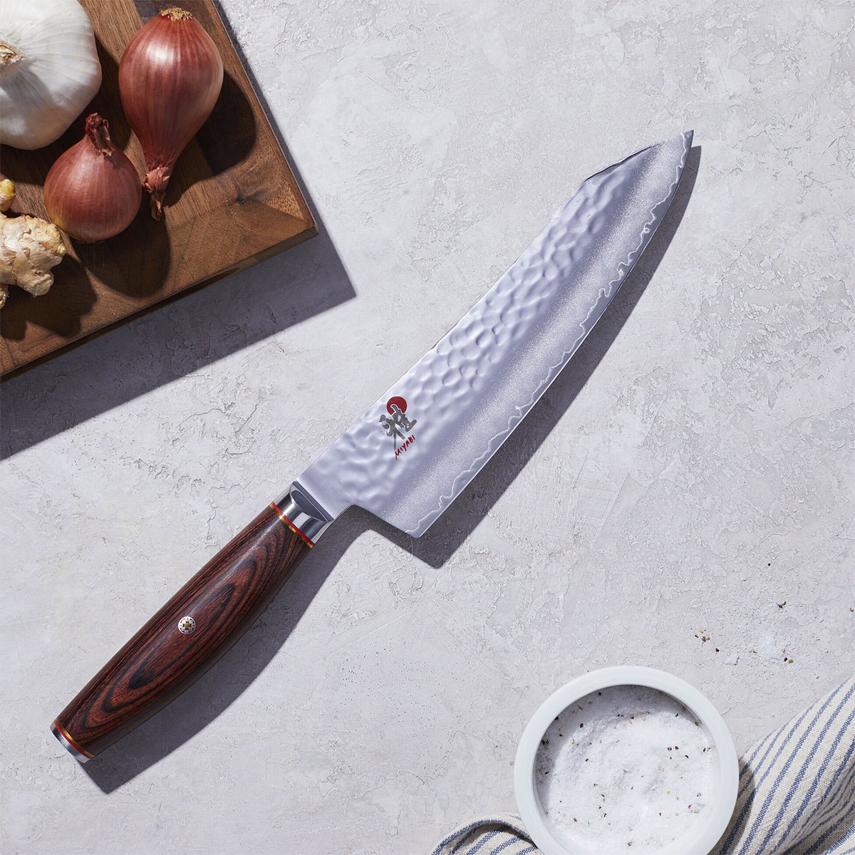 18cm Grønnsakskniv, SG2 (MC63) pulverstål, "Rocking" Santoku - MIYABI 6000MCT - KNIVER - Me & Max AS