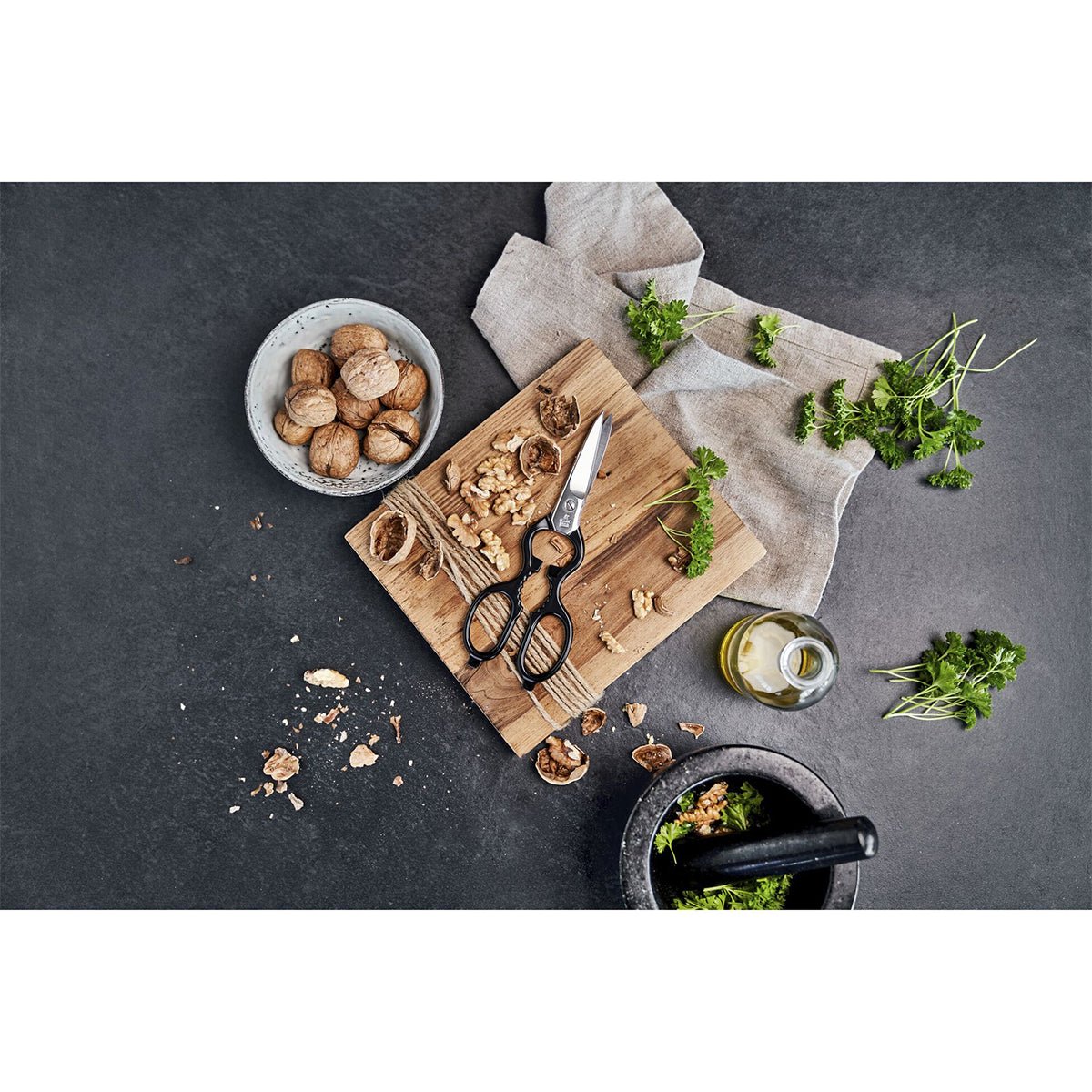 20cm Universalsaks, FRIODUR®stål, svart - ZWILLING SAKS - SAKS - Me & Max AS