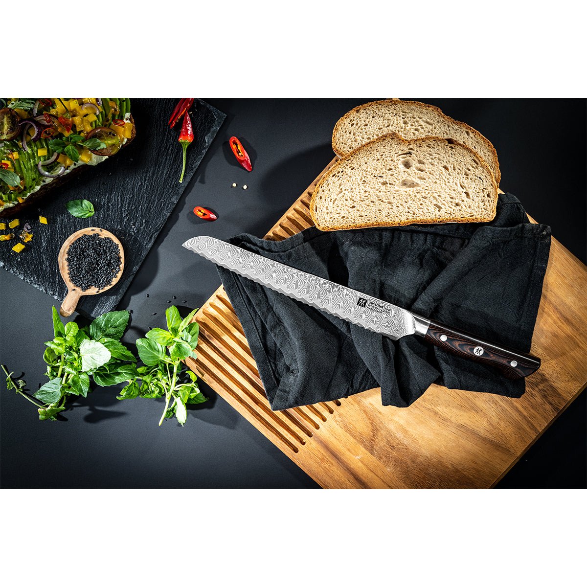 23cm Brødkniv, FC63 pulverstål, Gyotoh - ZWILLING TANREI - KNIVER - Me & Max AS