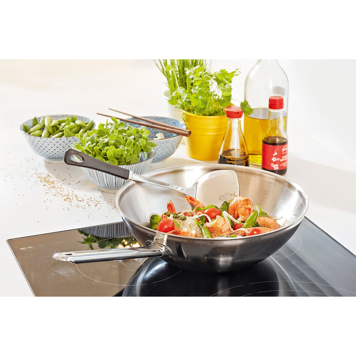 30cm Wok med flat bunn, 3,0l, 18/10 rustfrit stål - DEMEYERE APOLLO 7 - WOK - Me & Max AS