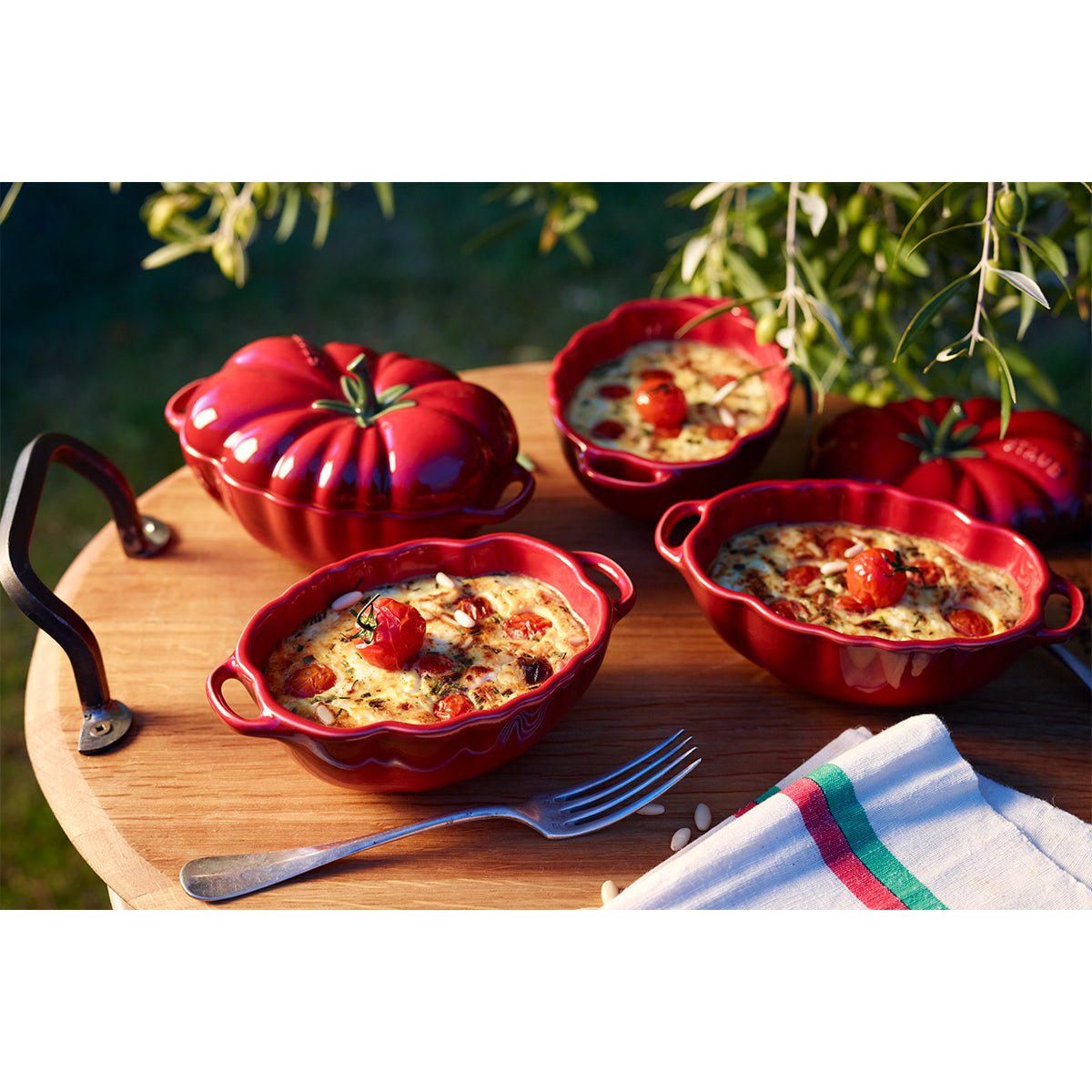 Cocotte 16 cm, tomat, rød, keramikk - STAUB CERAMIC 🇫🇷 - KERAMIKK - Me & Max AS