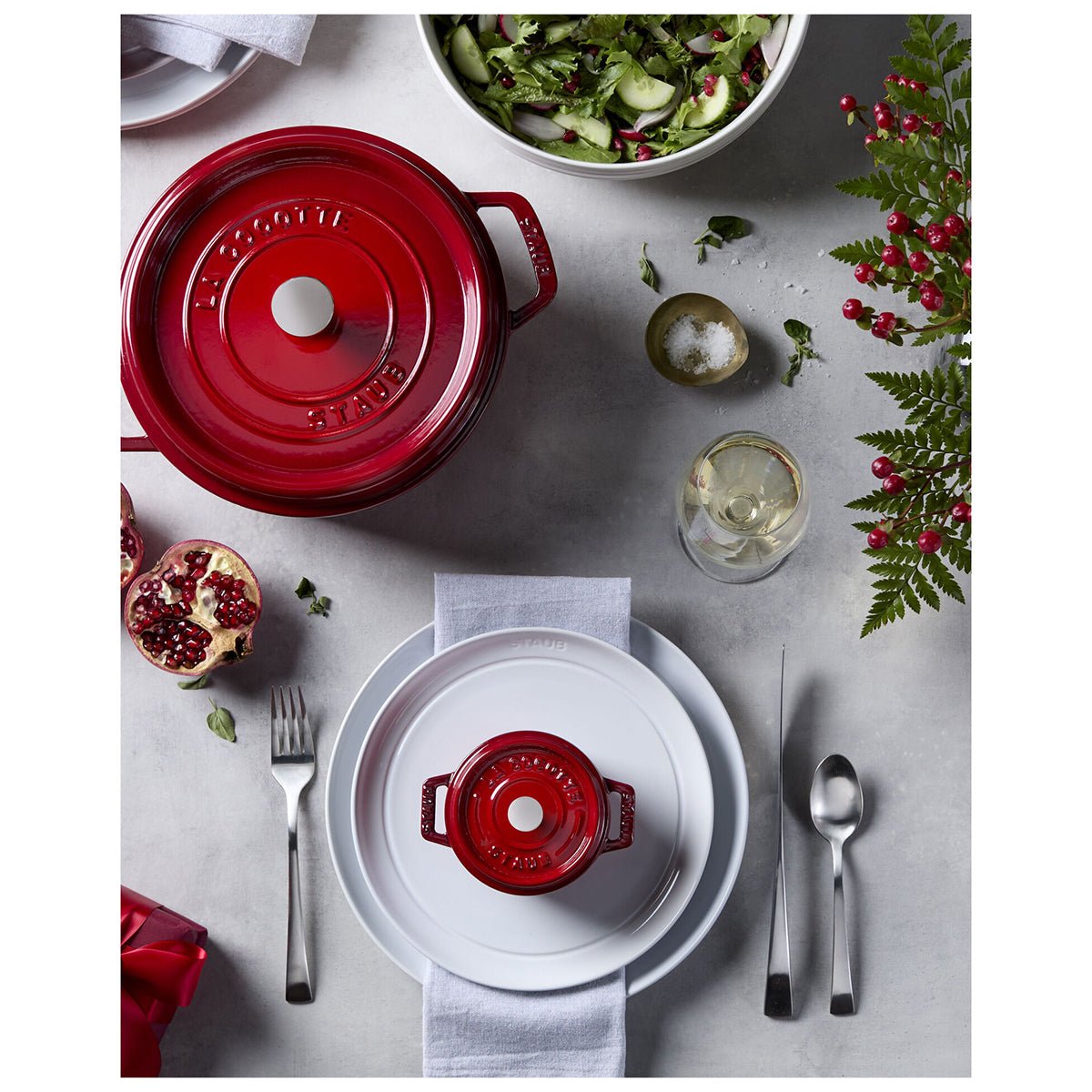 Cocotte Gryte 24cm / 3,7l, Rund, Kirsebærrød, Støpejern - STAUB 🇫🇷 - GRYTE - Me & Max AS