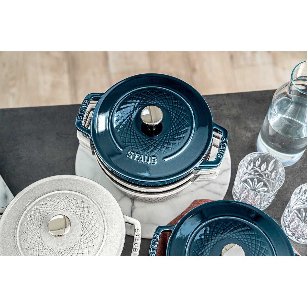 Cocotte Gryte 26cm / 5,2l, Rund, La Mer, Støpejern - STAUB 🇫🇷 - GRYTE - Me & Max AS