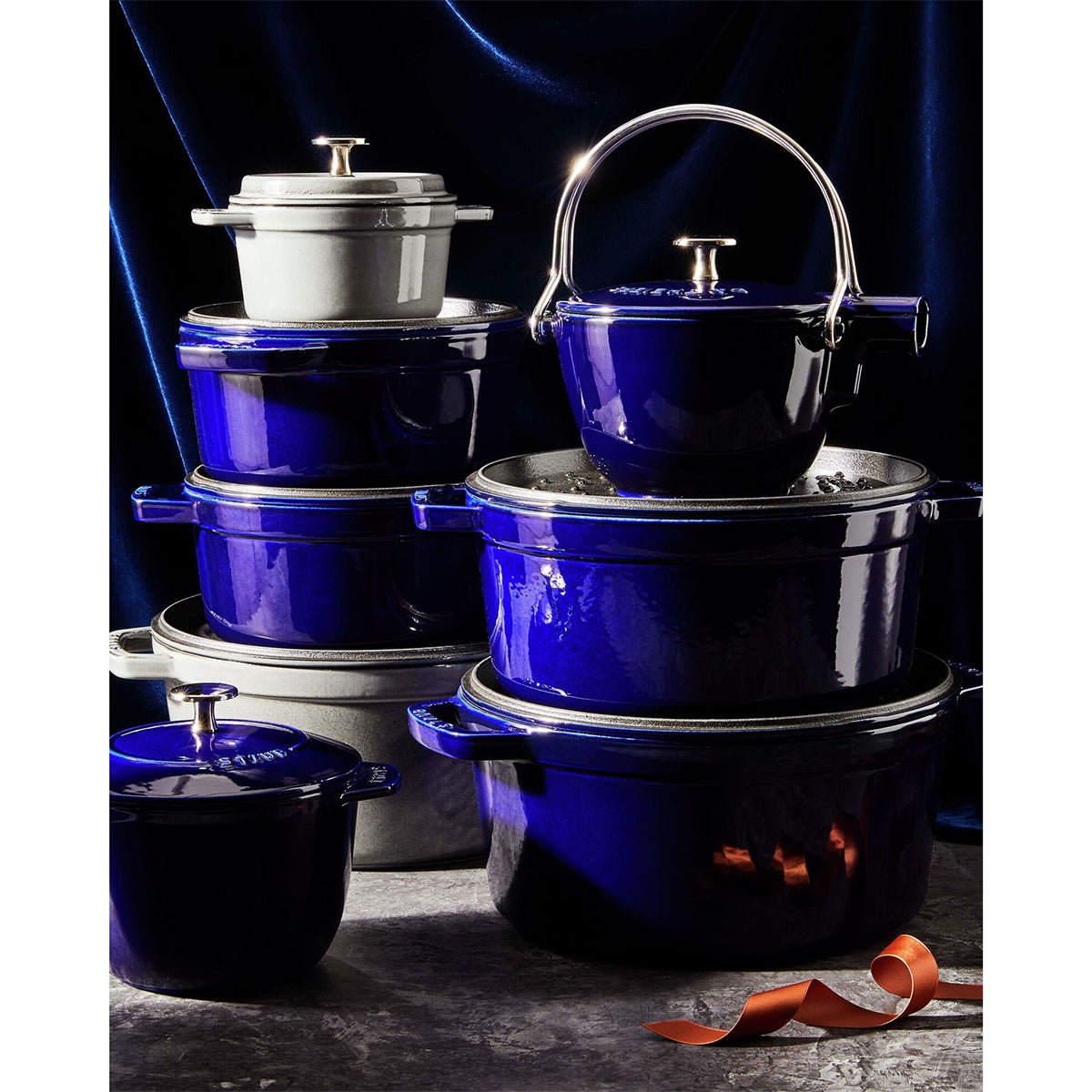 Cocotte Gryte 26cm / 5,2l, Rund, Mørkeblå, Støpejern - STAUB 🇫🇷 - GRYTE - Me & Max AS