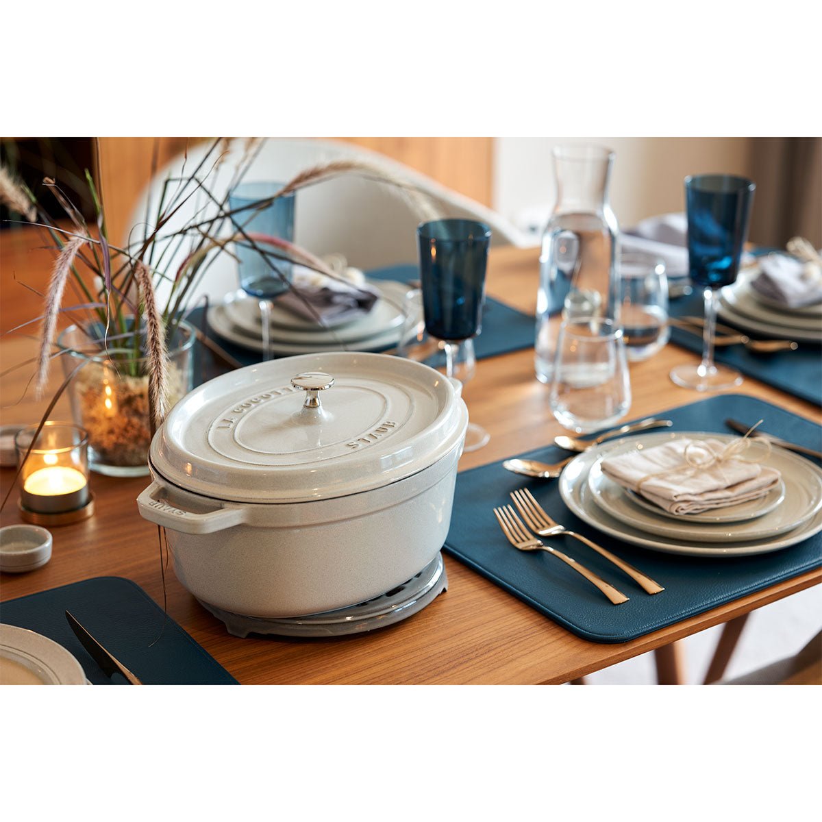 Cocotte Gryte 27 cm / 3,2l, Oval, White Truffle, Støpejern - STAUB 🇫🇷 - GRYTE - Me & Max AS