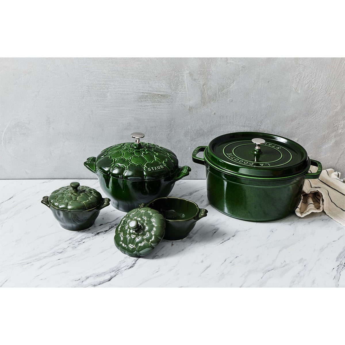 Cocotte Gryte 28cm / 6,7l, Rund, Basilikumgrønn, Støpejern - STAUB 🇫🇷 - GRYTE - Me & Max AS