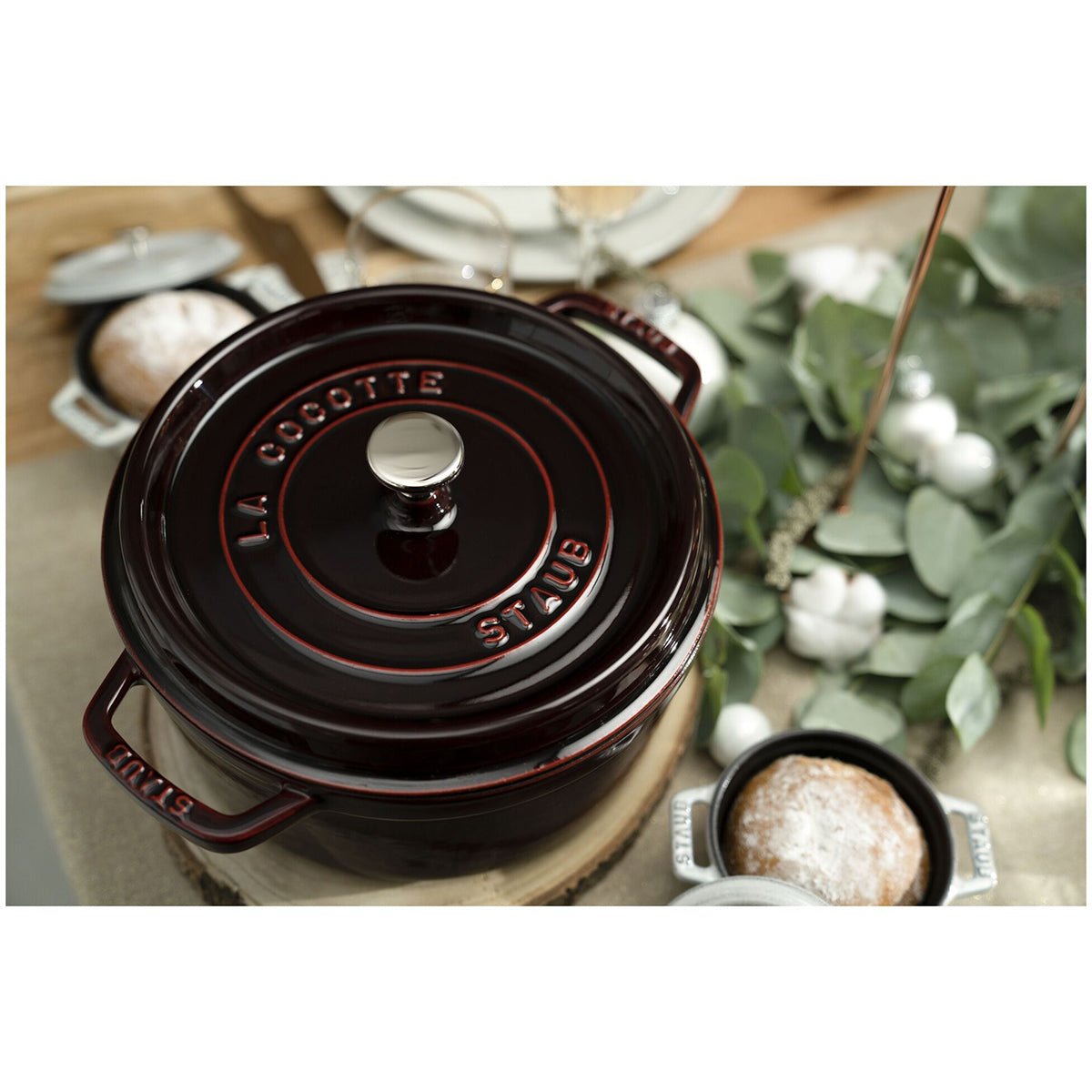 Cocotte Gryte 28cm / 6,7l, Rund, Grenadine, Støpejern - STAUB 🇫🇷 - GRYTE - Me & Max AS