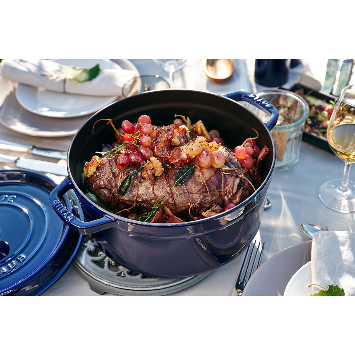 Cocotte Gryte 30 cm / 8,4 l, Rund, Mørkeblå, Støpejern - STAUB 🇫🇷 - GRYTE - Me & Max AS