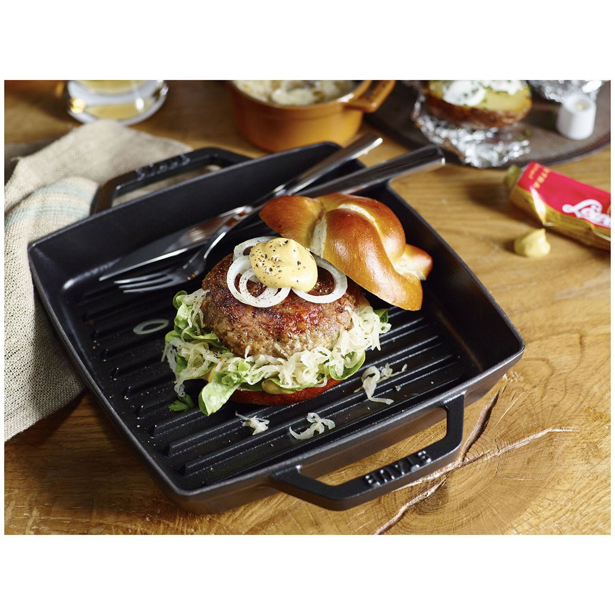 Grillpanne 23 x 23cm, svart, støpejern - STAUB 🇫🇷 - GRILLPANNE - Me & Max AS