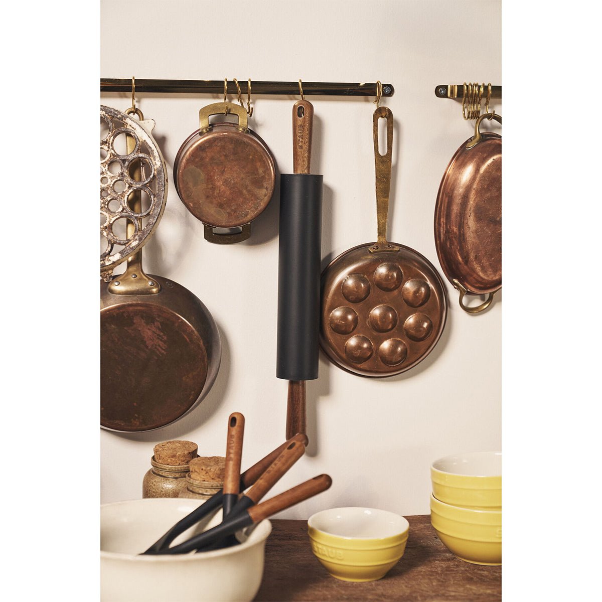 Kjevle i silikon (45cm), sort - STAUB KJØKKEN - KJØKKENYTSTYR - Me & Max AS