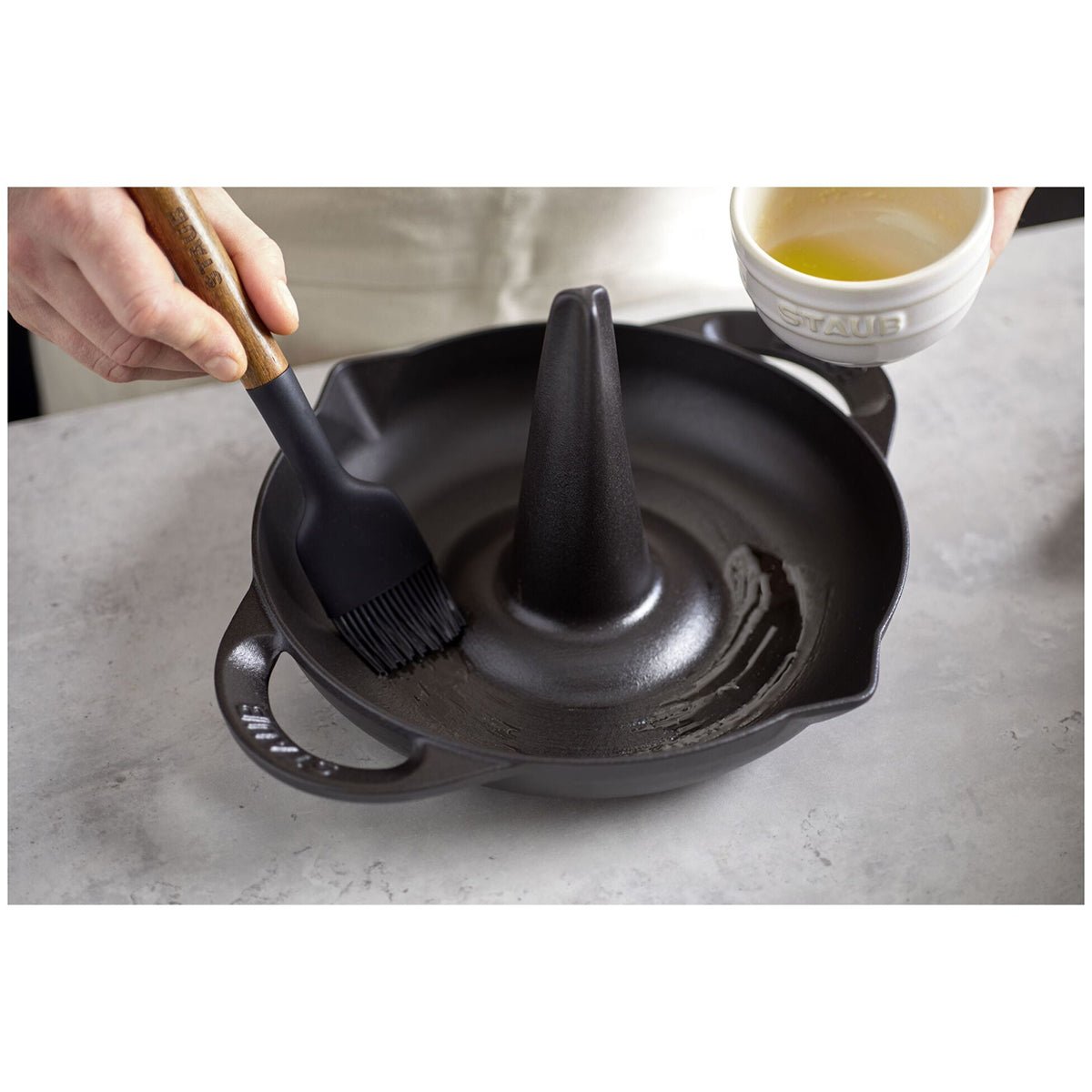 Matpensel i silikon (22cm), sort - STAUB KJØKKEN - KJØKKENYTSTYR - Me & Max AS