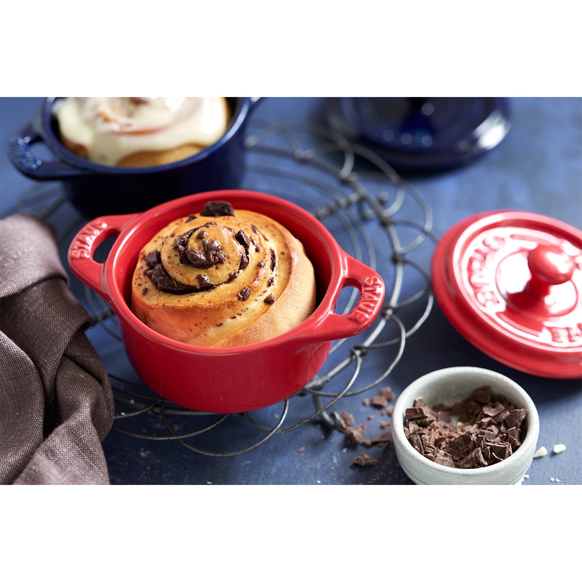 Mini Cocotte, 10 cm, rød, keramikk - STAUB CERAMIC 🇫🇷 - KERAMIKK - Me & Max AS