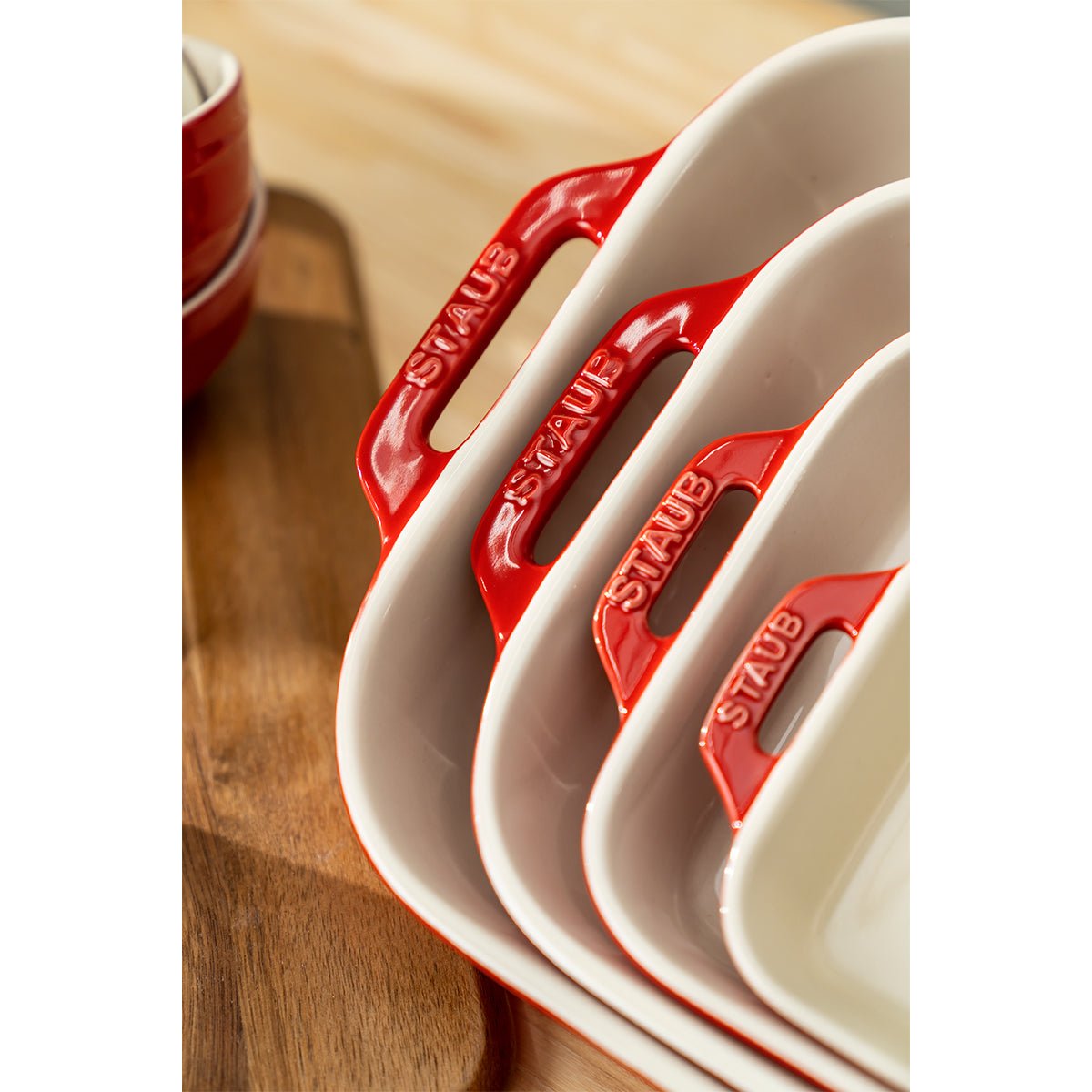 Ovnsform 34 x 24cm, rød, keramikk - STAUB OVNSFORM 🇫🇷 - KERAMIKK - Me & Max AS