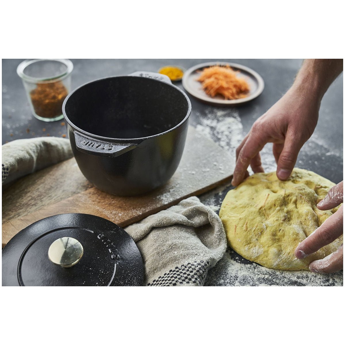 Ris - Cocotte 16cm / 1,7l, Rund, svart, Støpejern - STAUB 🇫🇷 - GRYTE - Me & Max AS