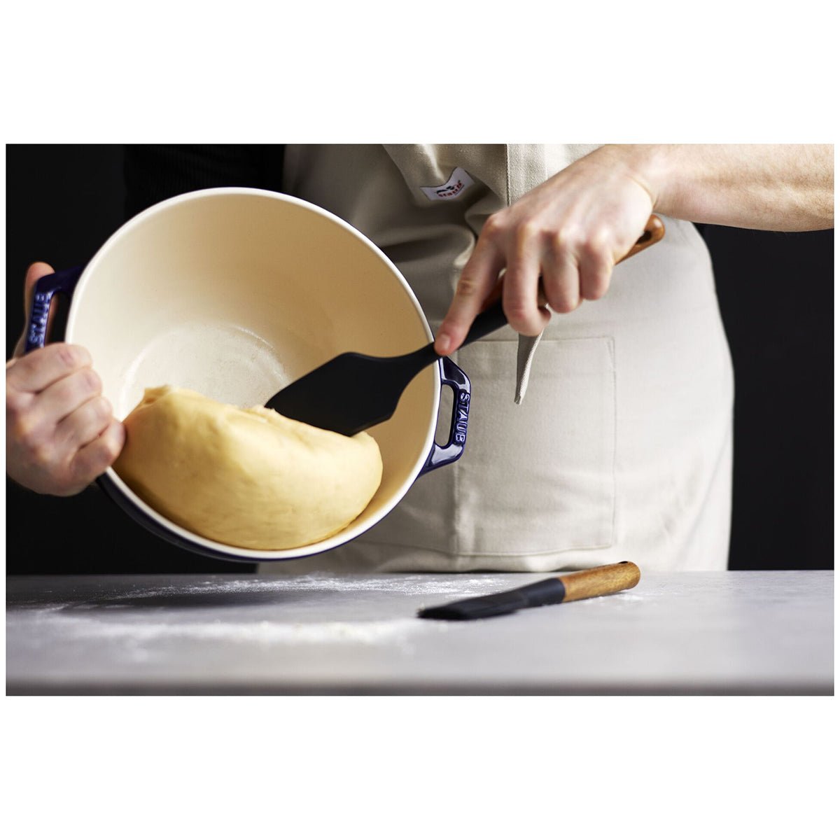 Slikkepott i silikon (30cm), sort - STAUB KJØKKEN - KJØKKENYTSTYR - Me & Max AS