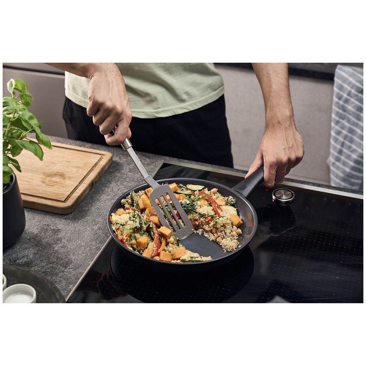 Stekepanne, 20 cm, Aluminium, Titanforsterket Keramisk Nonstick - belegg - ZWILLING MADURA PLUSS - STEKEPANNE - Me & Max AS