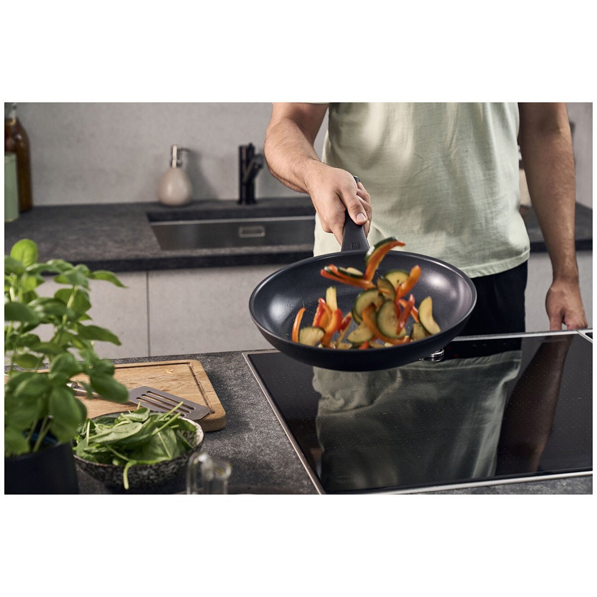 Stekepanne, 20 cm, Aluminium, Titanforsterket Keramisk Nonstick - belegg - ZWILLING MADURA PLUSS - STEKEPANNE - Me & Max AS