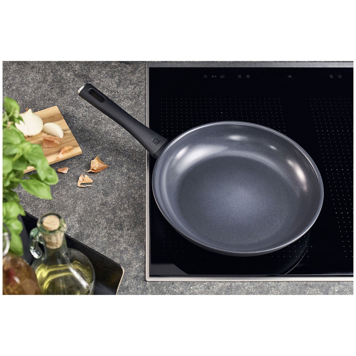 Stekepanne, 20 cm, Aluminium, Titanforsterket Keramisk Nonstick - belegg - ZWILLING MADURA PLUSS - STEKEPANNE - Me & Max AS