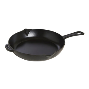 Stekepanne 26cm, svart, støpejern - STAUB 🇫🇷 - STEKEPANNE - Me & Max AS