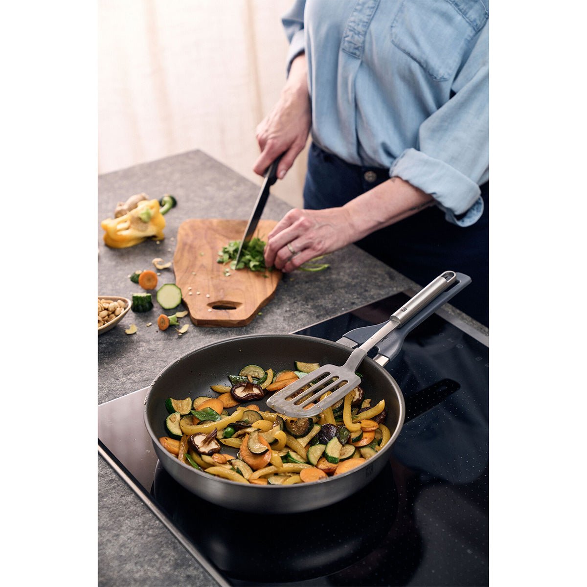 Stekepanne, 28 cm, 18/10 rustfritt stål, Keramisk non - stick - belegg - ZWILLING SIMPLIFY - STEKEPANNE - Me & Max AS