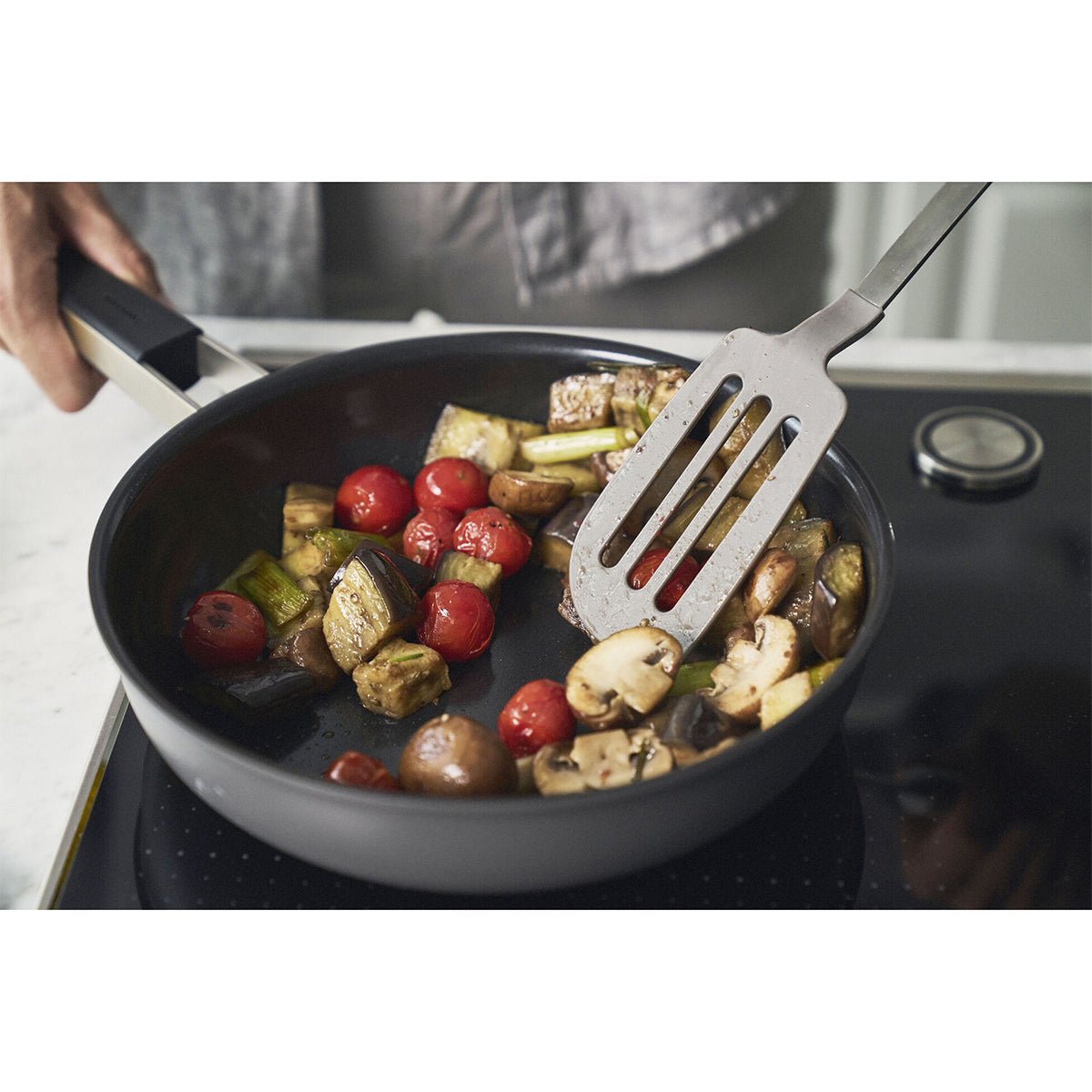 Stekepanne 28cm, keramisk non - stick - belegg, 18/10 rustfritt stål, grå - ZWILLING PURE - GRYTE - Me & Max AS