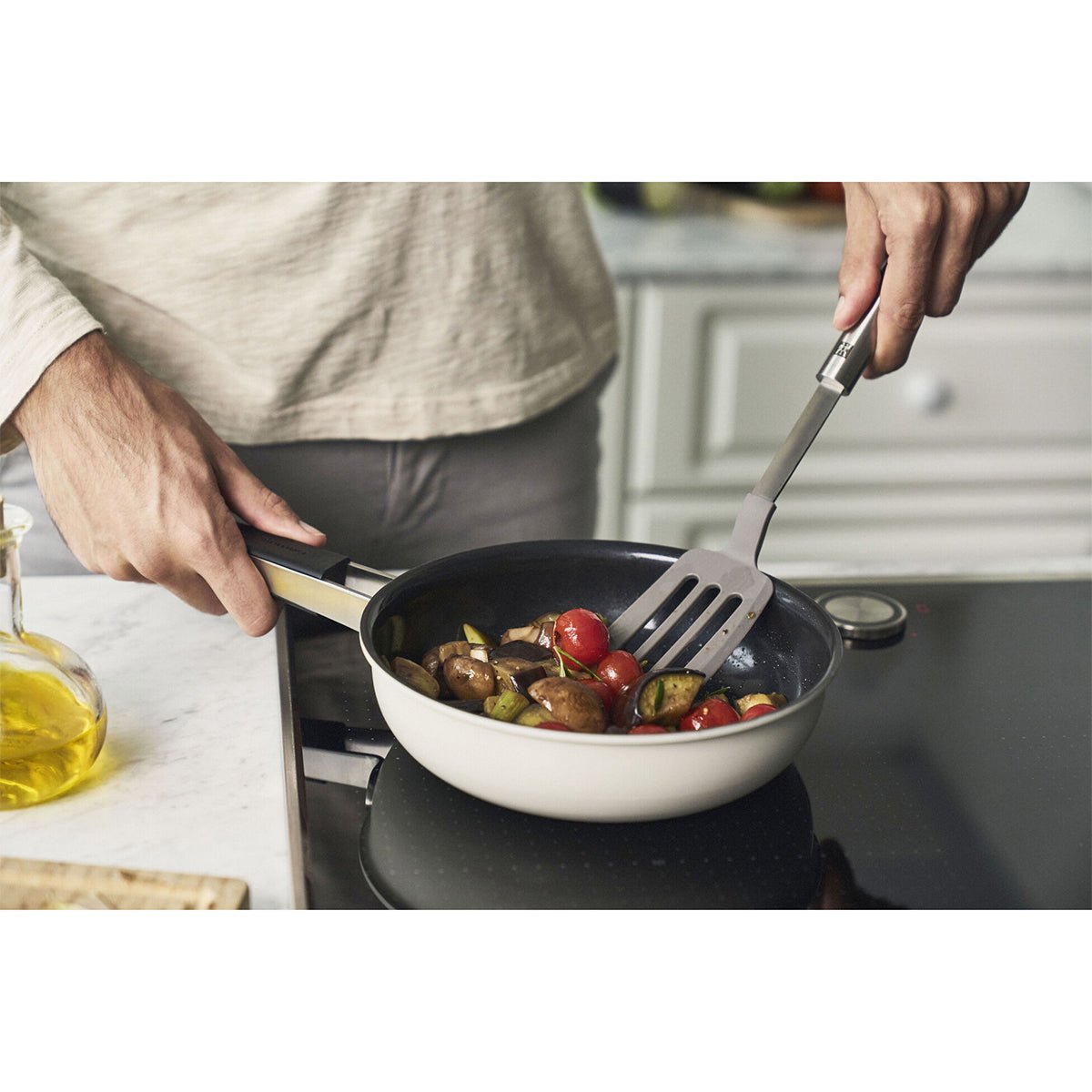 Stekepanne 28cm, keramisk non - stick - belegg, 18/10 rustfritt stål, hvit - ZWILLING PURE - GRYTE - Me & Max AS