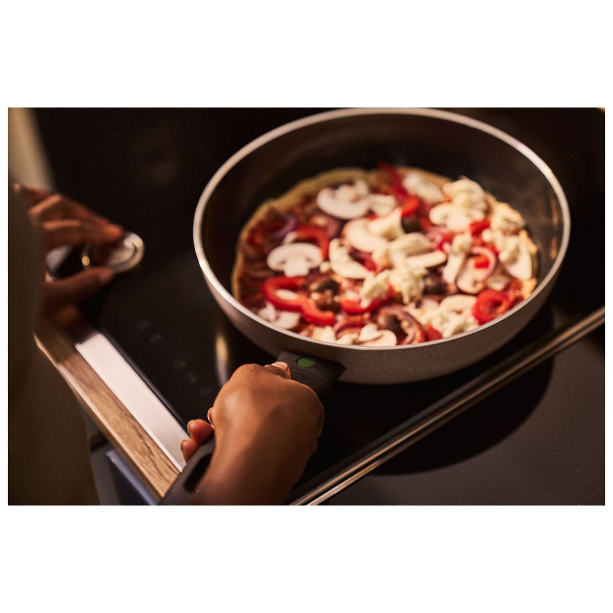 Stekepanne, 32cm, aluminium, CERAFORCE Black non - stick - belegg - BALLARINI LEDRO - STEKEPANNE - Me & Max AS