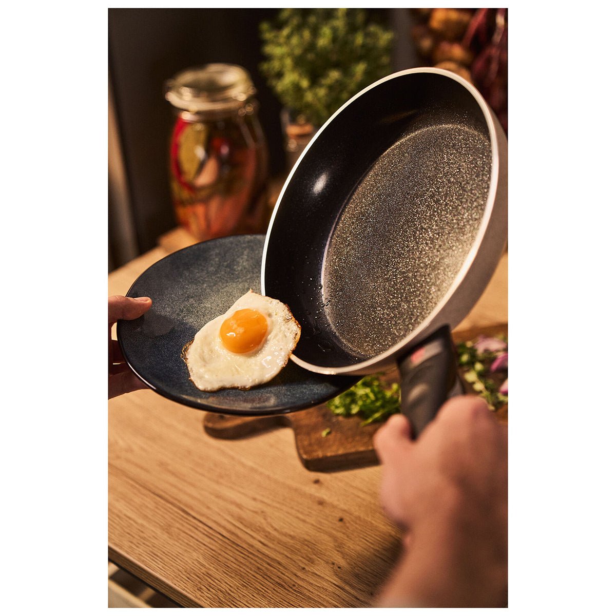 Stekepanne, 32cm, aluminium, CERAFORCE Black non - stick - belegg - BALLARINI LEDRO - STEKEPANNE - Me & Max AS
