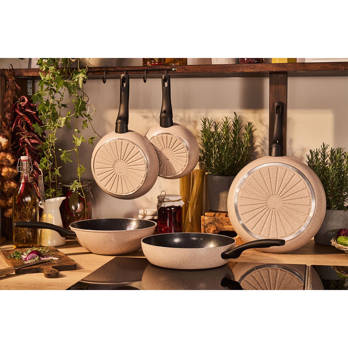 Stekepanne, 32cm, aluminium, CERAFORCE Black non - stick - belegg - BALLARINI LEDRO - STEKEPANNE - Me & Max AS
