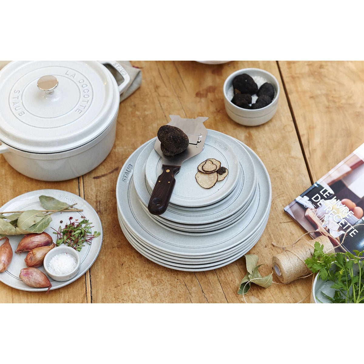 Tallerken 26cm, flat, white truffle, keramikk - STAUB DINING 🇫🇷 - KERAMIKK - Me & Max AS