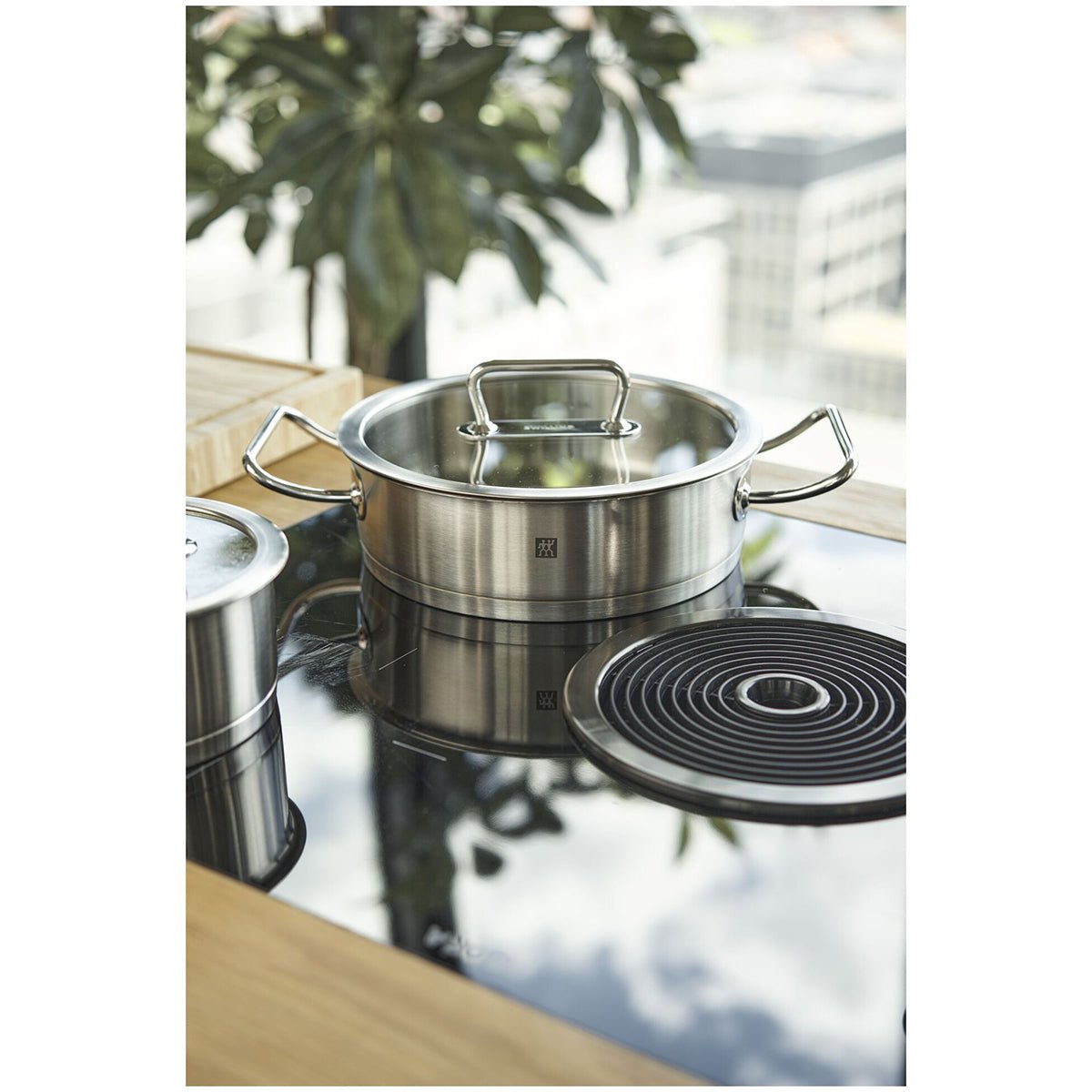 Traktørpanne 24cm, 18/10 rustfritt stål, sølvfarget - ZWILLING PRO - STEKEPANNE - Me & Max AS