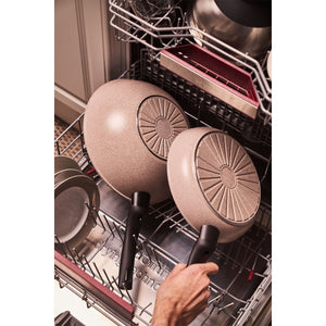 Wok, 28cm, aluminium, CERAFORCE Black non - stick - belegg - BALLARINI LEDRO - STEKEPANNE - Me & Max AS