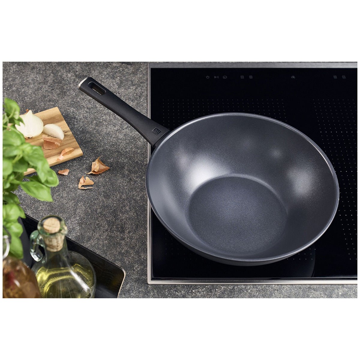 Wok, 30 cm, Aluminium, Titanforsterket Keramisk Nonstick - belegg - ZWILLING MADURA PLUSS - STEKEPANNE - Me & Max AS
