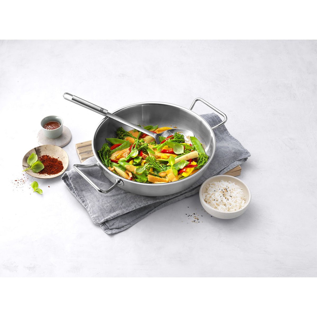 Wok 30cm, 18/10 rustfritt stål, sølvfarget - ZWILLING PRO - STEKEPANNE - Me & Max AS