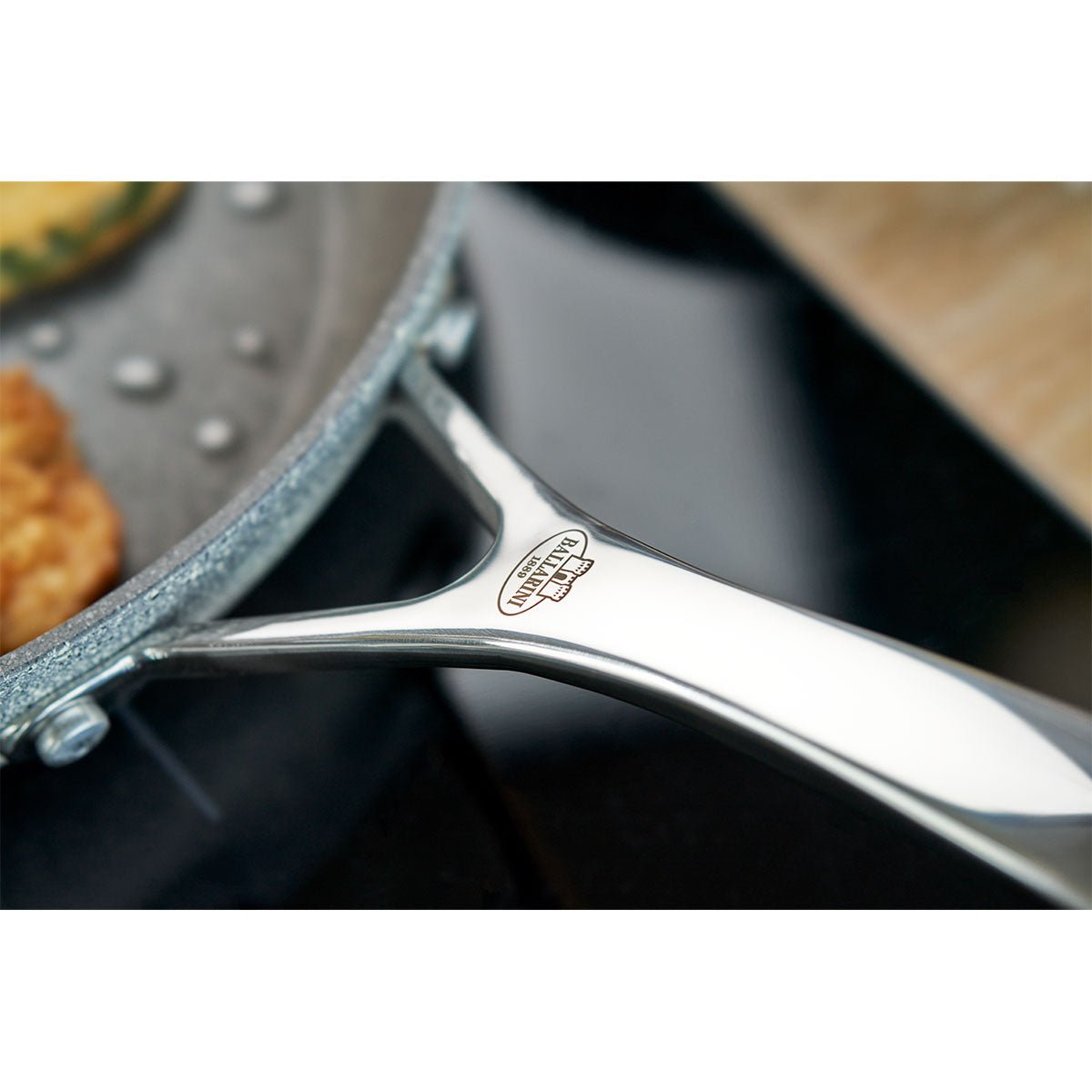 Wok 30cm, aluminium, titanforsterket keramisk non - stick - belegg - BALLARINI SALINA - STEKEPANNE - Me & Max AS